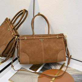 Picture of Prada Handbags _SKUfw207741051fw